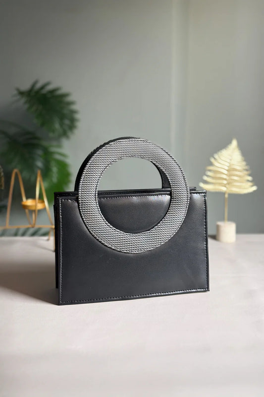 O-RING IN BLACK - HANDBAG