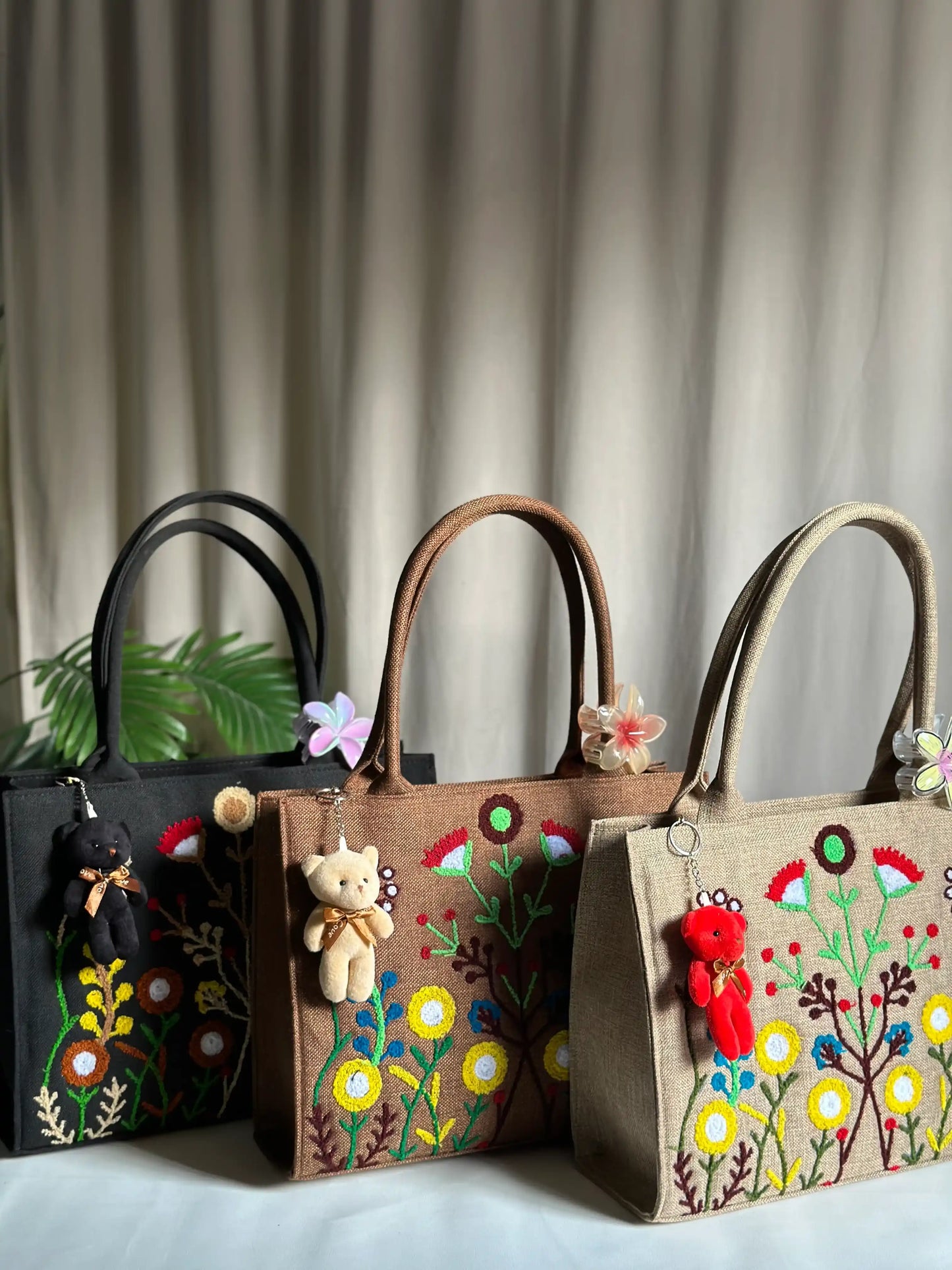HANDMADE EMBROIDERED JUTE TOTE FLORA - BEIGE