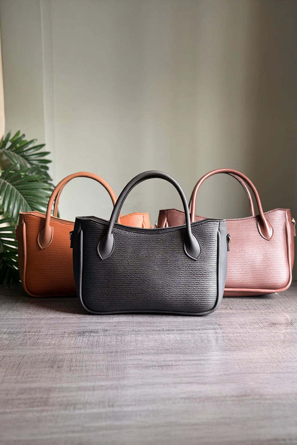 NOVA SHOULDER BAG - BLACK