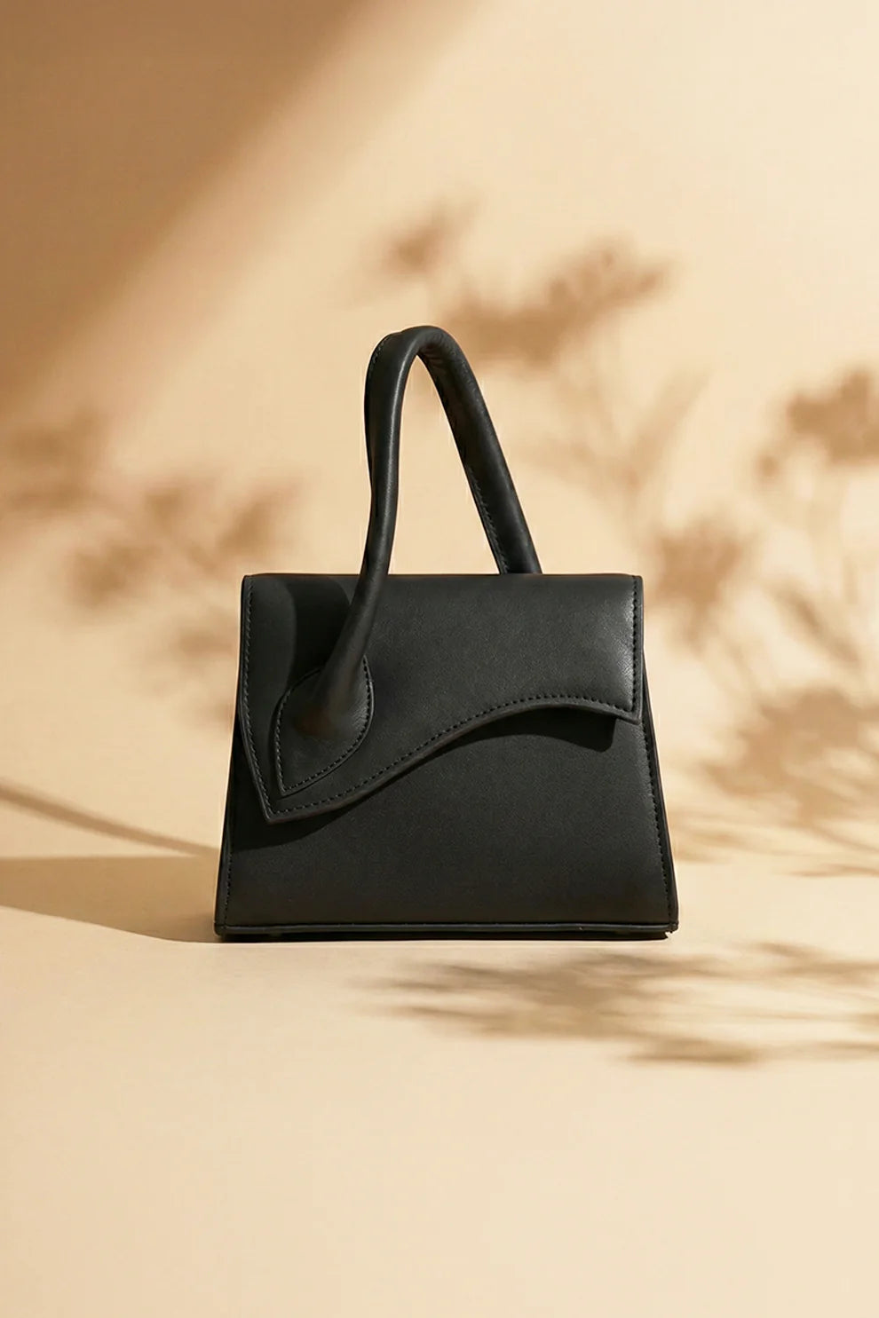 AURA HANDBAG - BLACK