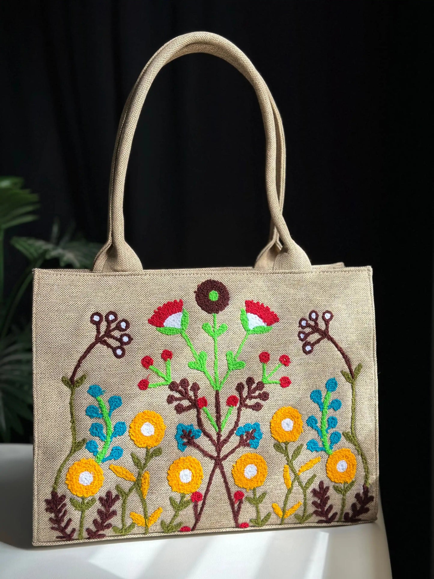 HANDMADE EMBROIDERED JUTE TOTE FLORA - BEIGE