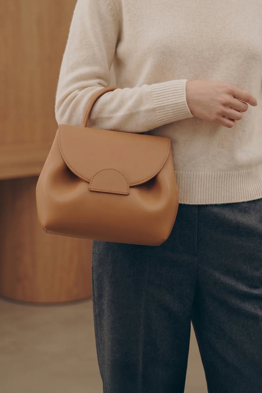 LUNA IN CAMEL - CROSSBODY BAG