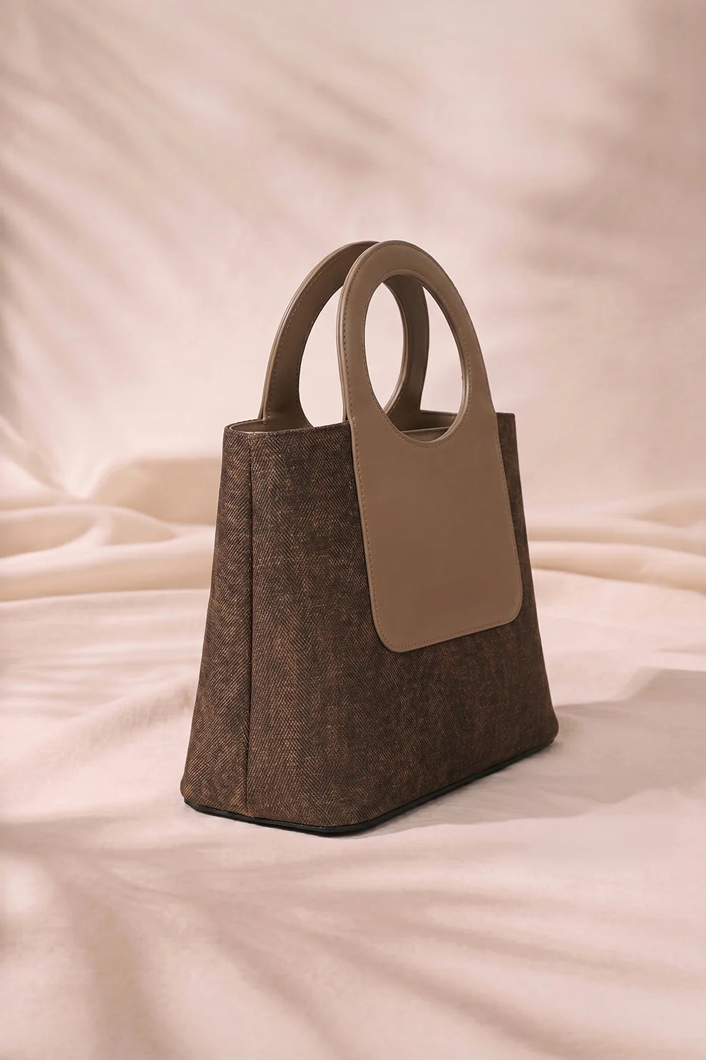 LOOP JUTE IN DARK BROWN - SHOULDER BAG
