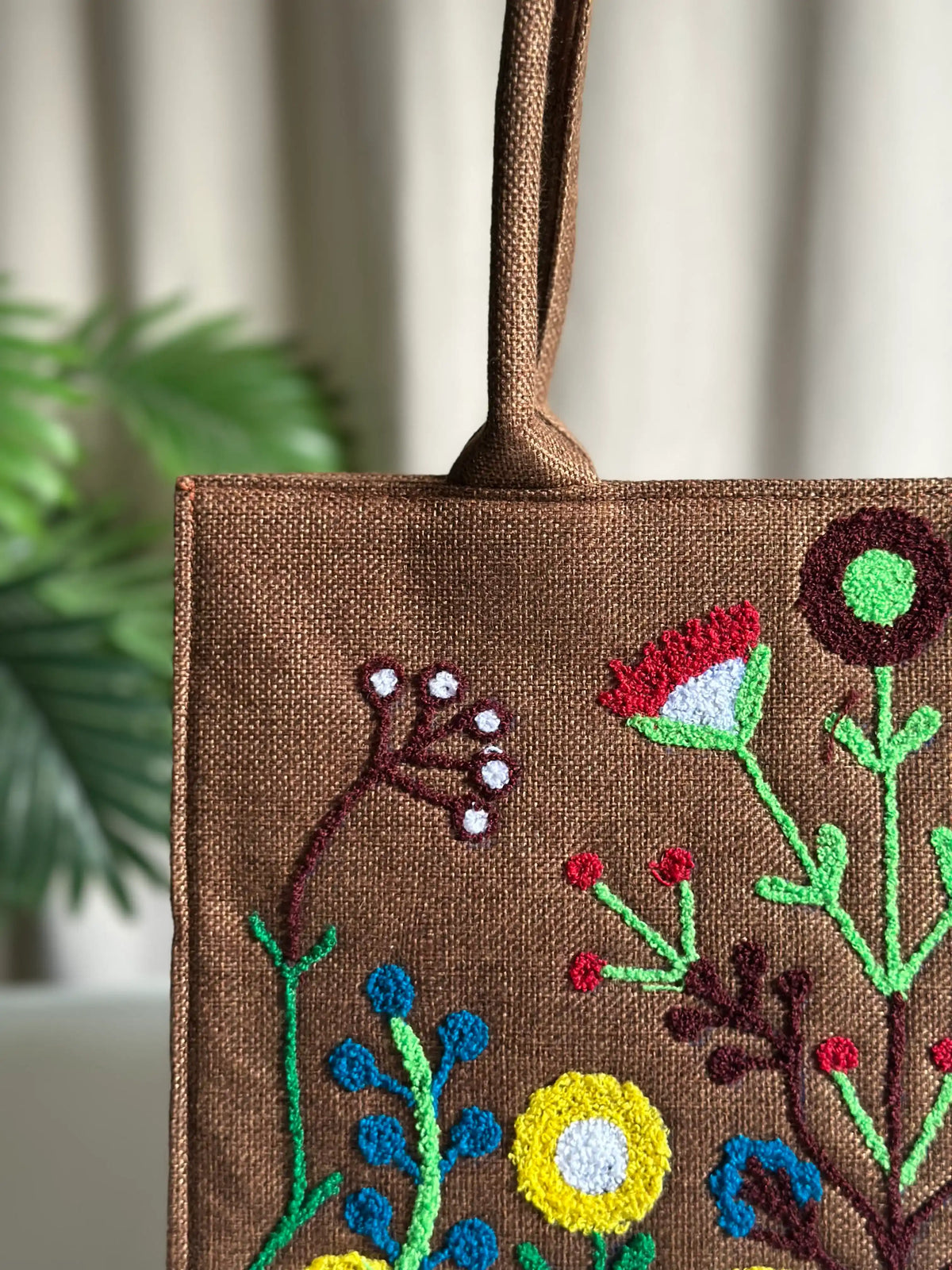 HANDMADE EMBROIDERED JUTE TOTE FLORA - BROWN
