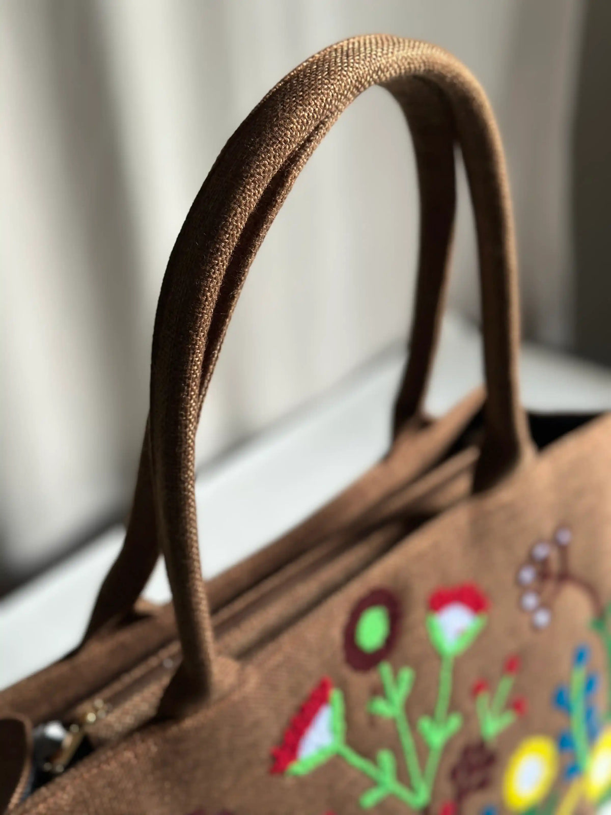 HANDMADE EMBROIDERED JUTE TOTE FLORA - BROWN
