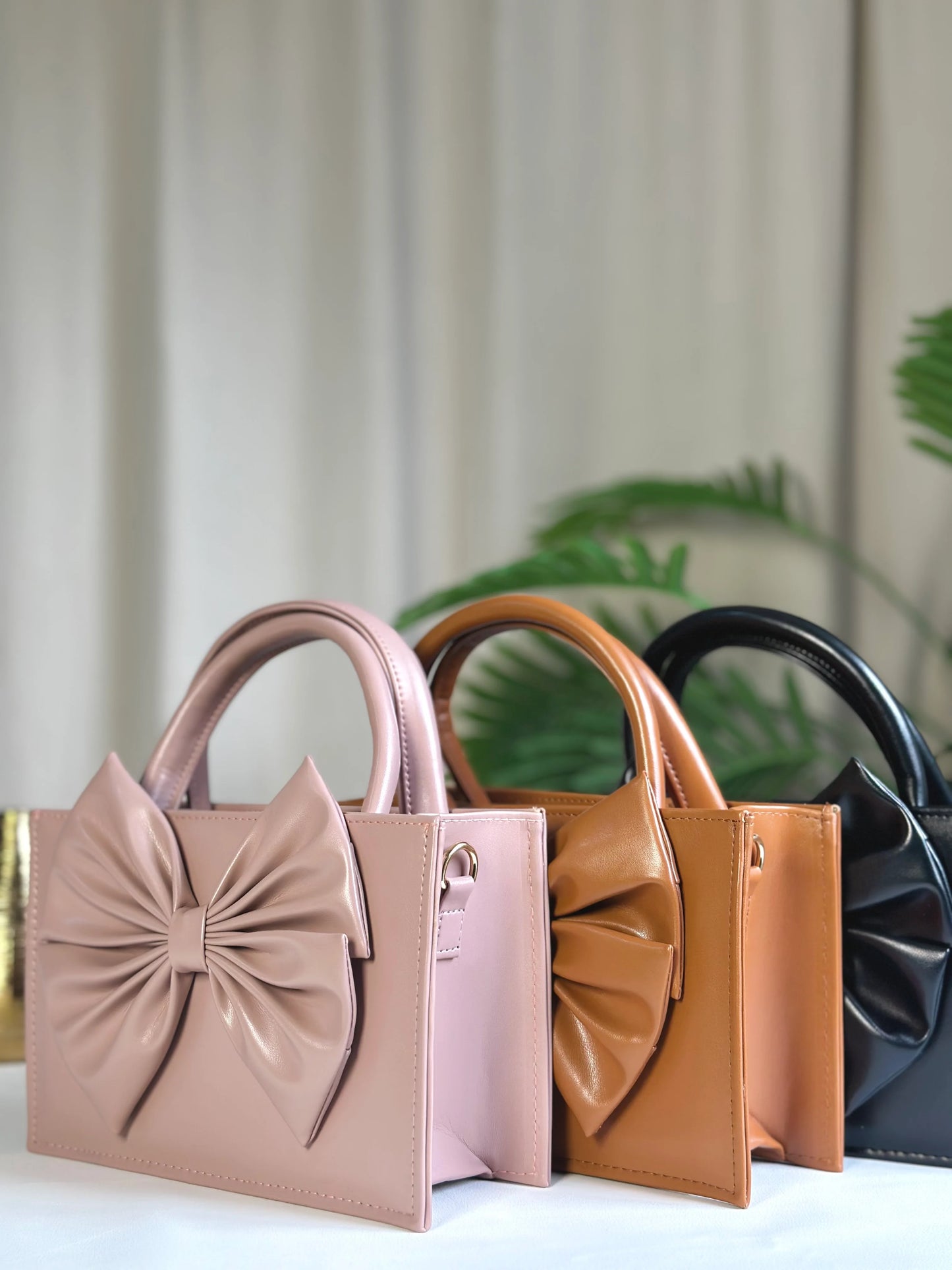 GLOSS BOW HANDBAG - PINK