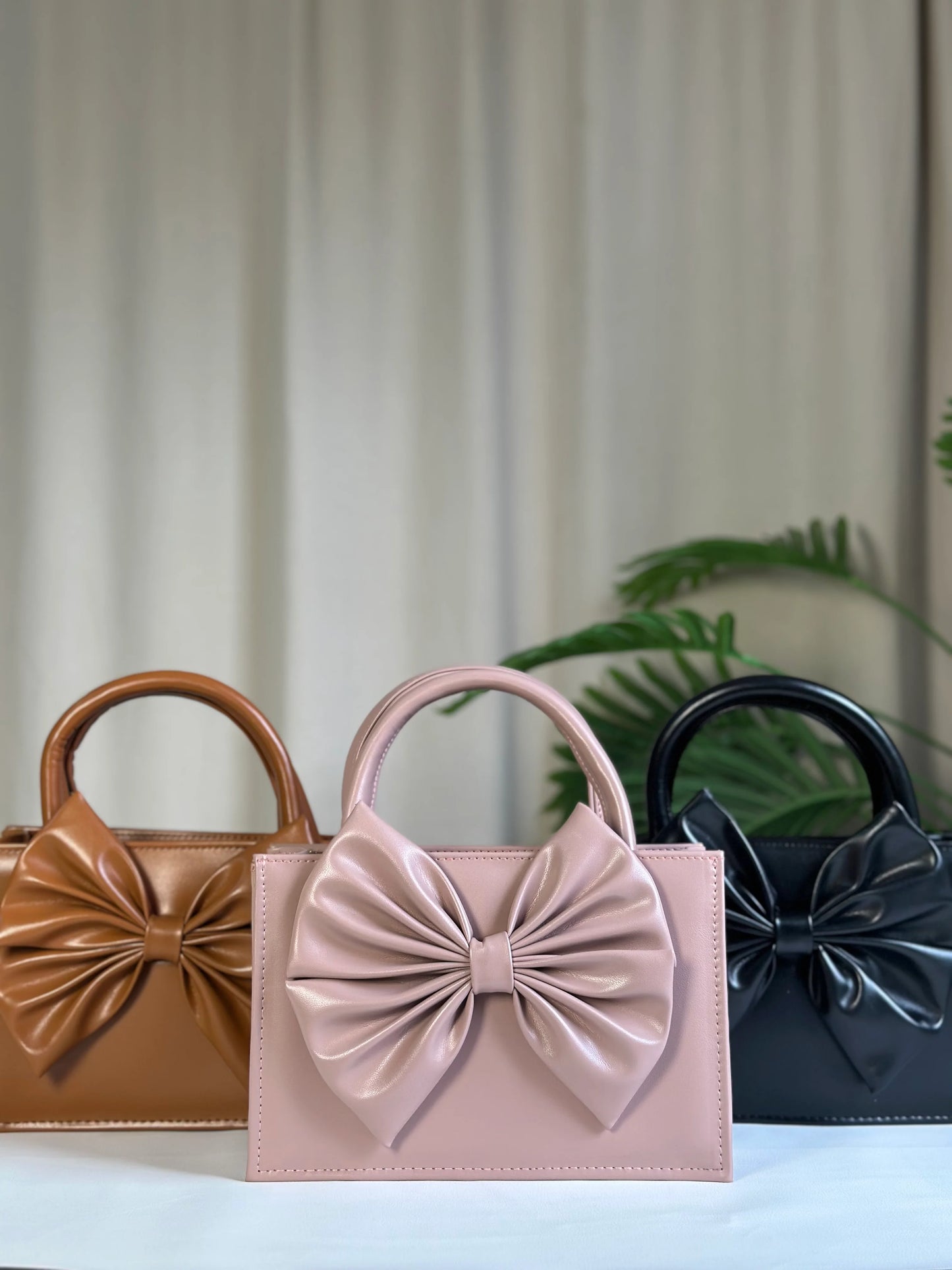 GLOSS BOW HANDBAG - PINK
