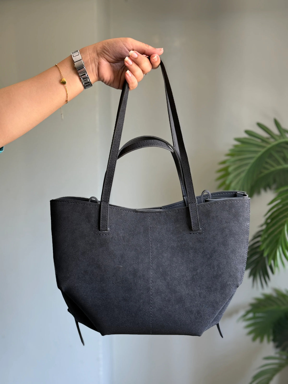 AERIS LUXURY TOTE - BLACK